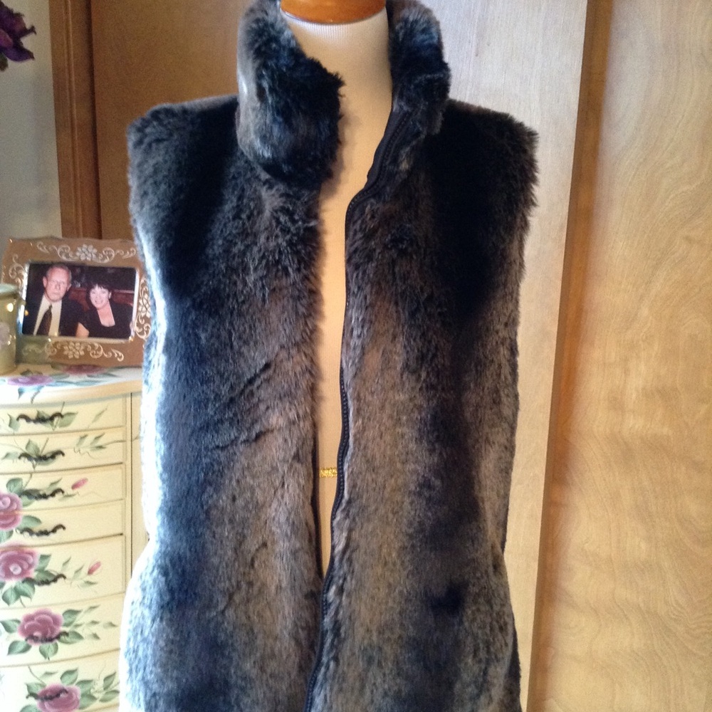 KRISTEN BLAKE Reversible Black/ Silver Vest🌲🌲🌲